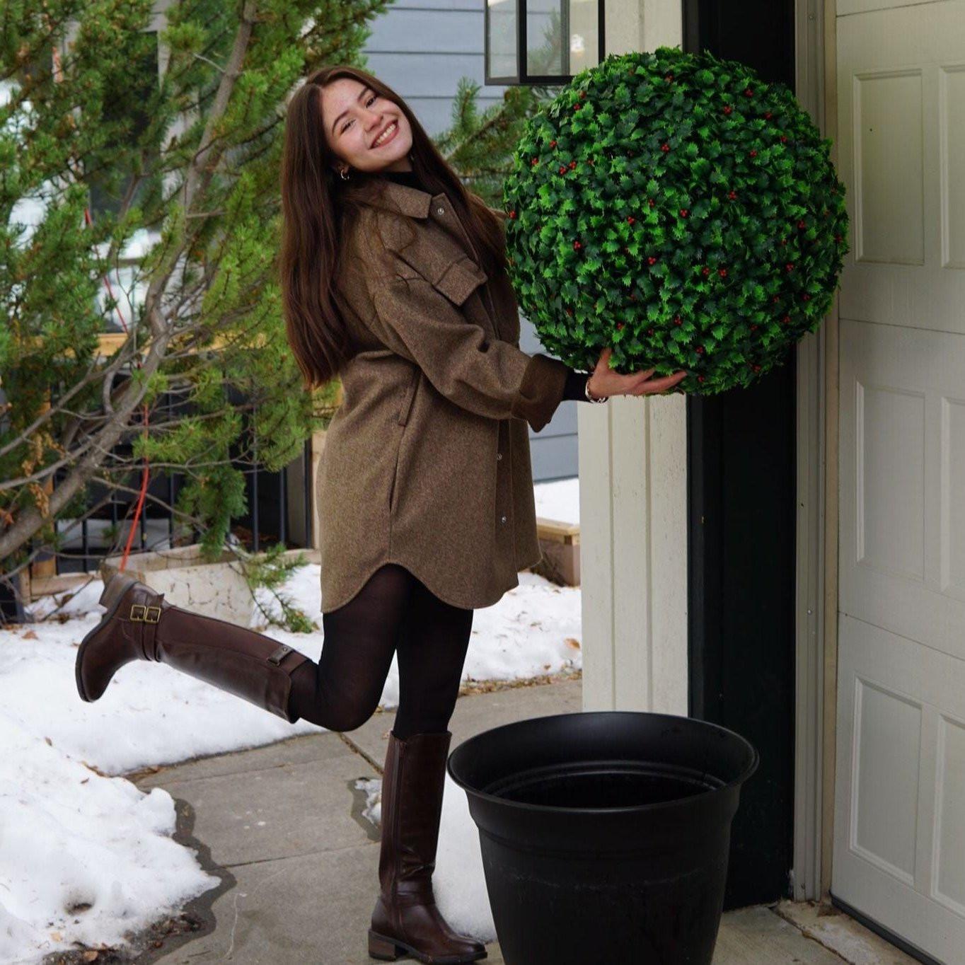 365 Curb Appeal Topiary ball XL 21" Holly Sphere